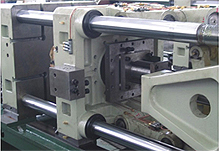 模板采用有限元分析，優(yōu)化設(shè)計